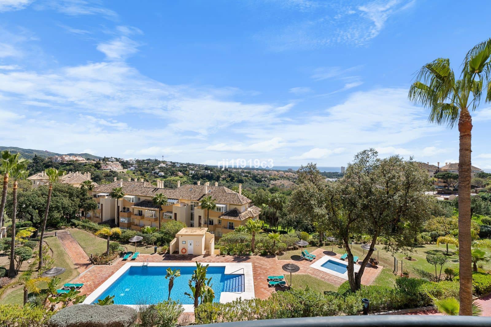 2 soveværelse Lejlighed til salg i Elviria med swimmingpool garage - € 530.000 (Ref: 8973752)