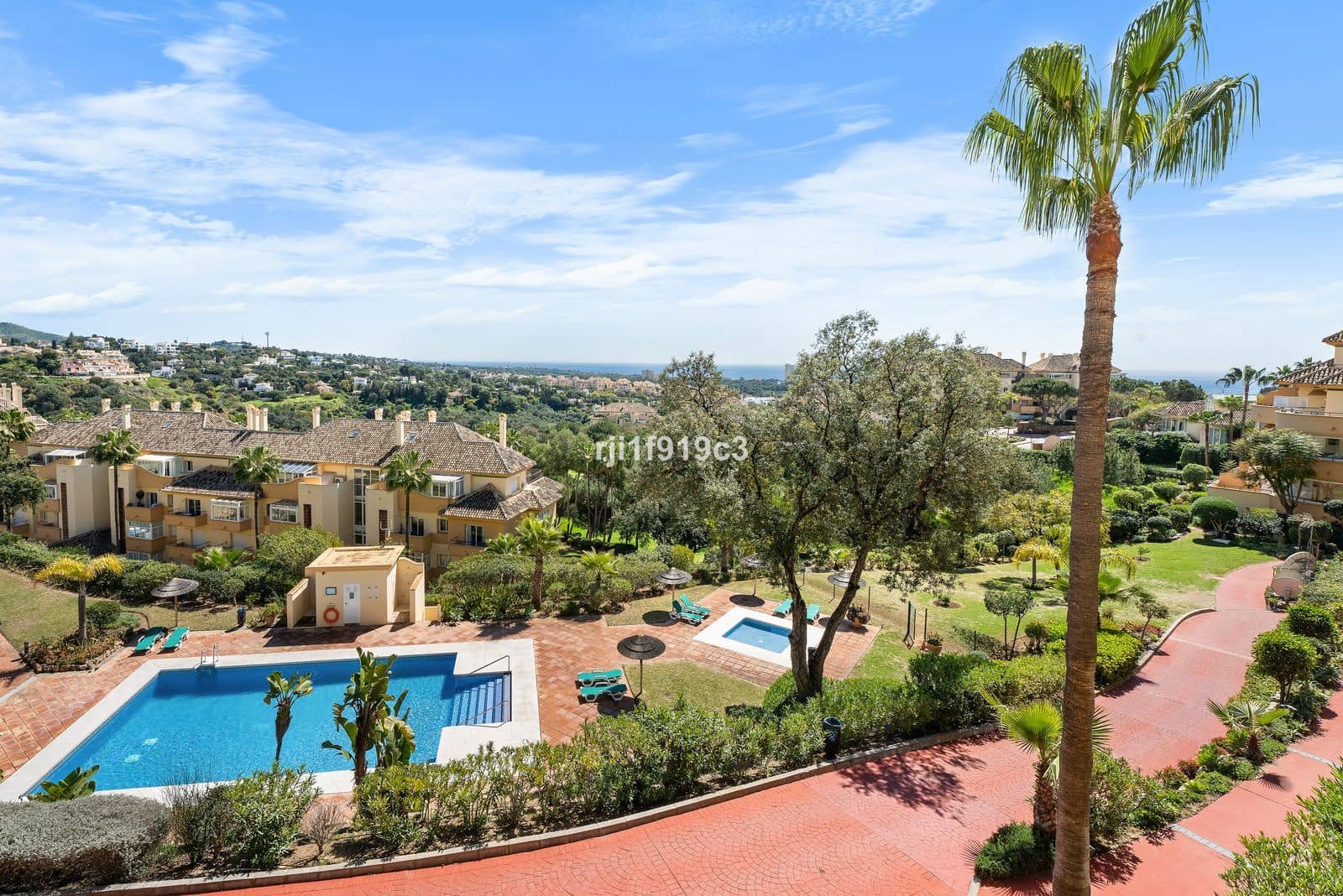 2 soveværelse Lejlighed til salg i Elviria med swimmingpool garage - € 530.000 (Ref: 8973752)