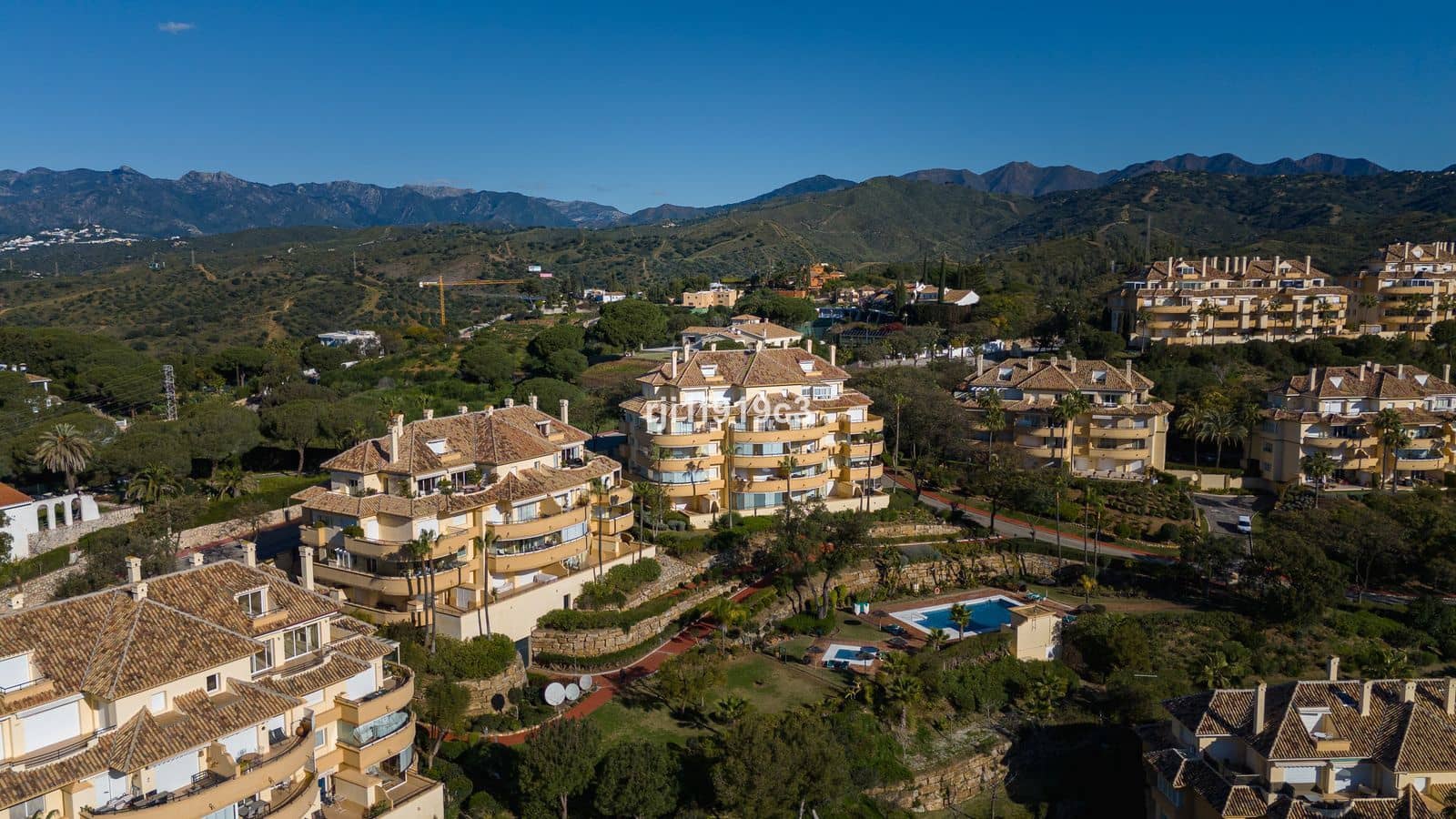 2 soveværelse Lejlighed til salg i Elviria med swimmingpool garage - € 530.000 (Ref: 8973752)