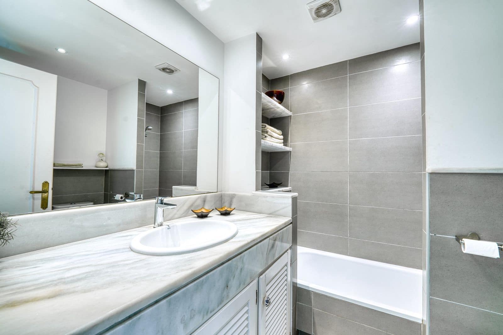 2 soveværelse Strandlejlighed til salg i Elviria med swimmingpool garage - € 520.000 (Ref: 8973784)