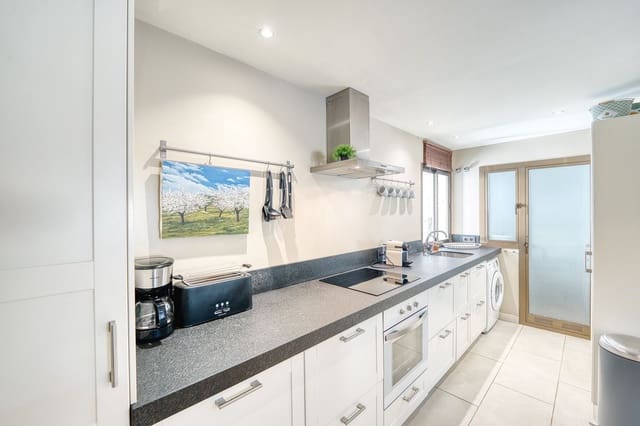 2 soveværelse Strandlejlighed til salg i Elviria, Marbella med swimmingpool garage - € 520.000 (Ref: 8973784)