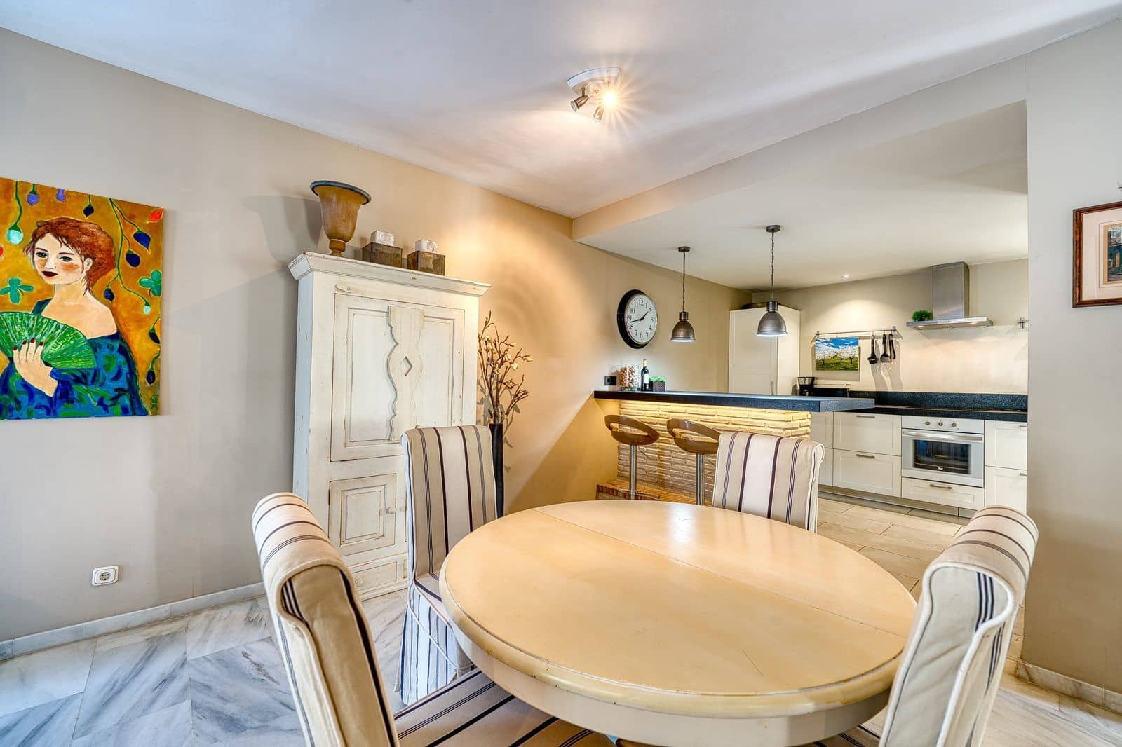 2 soveværelse Strandlejlighed til salg i Elviria med swimmingpool garage - € 520.000 (Ref: 8973784)