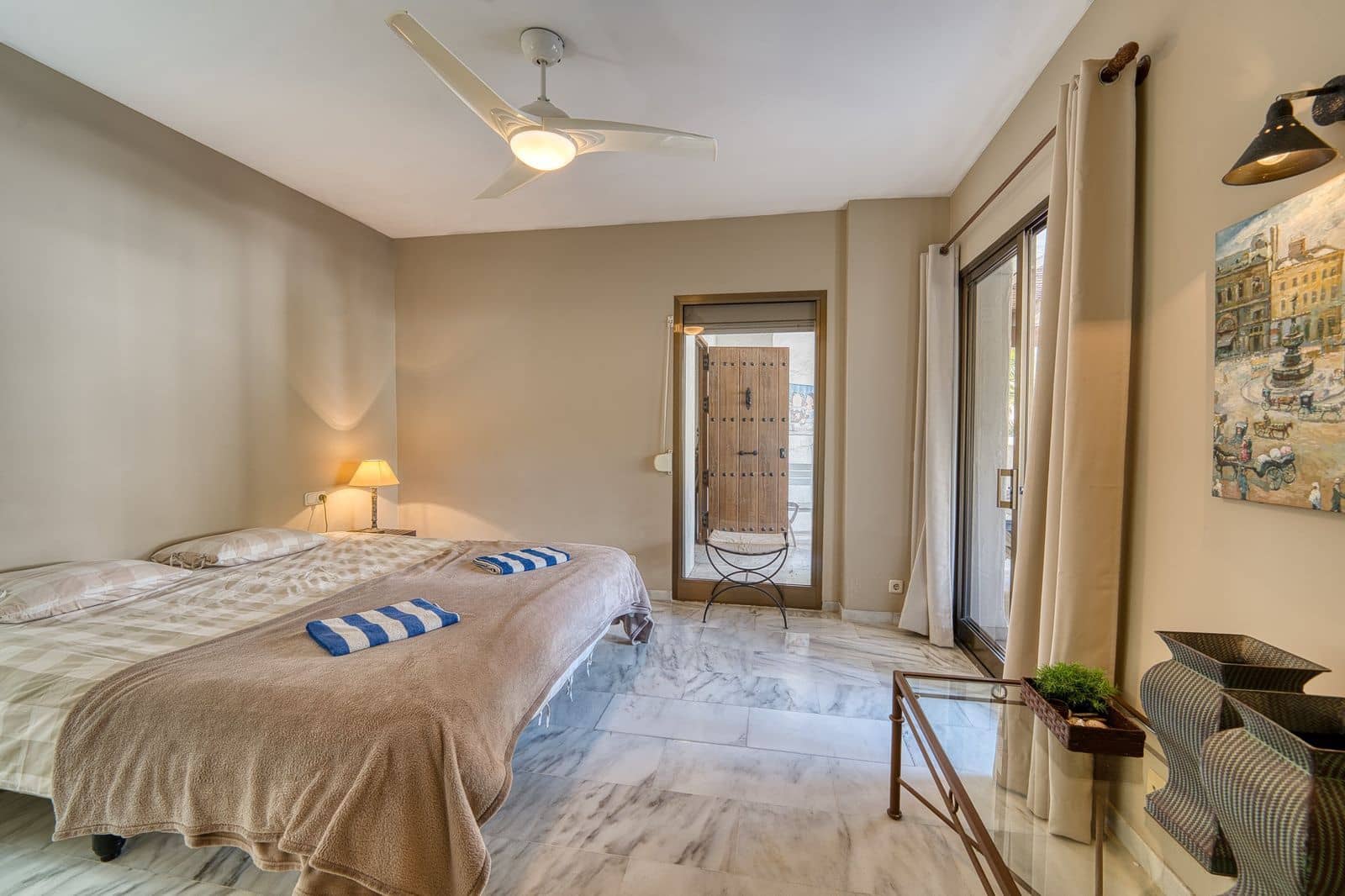 2 soveværelse Strandlejlighed til salg i Elviria med swimmingpool garage - € 520.000 (Ref: 8973784)