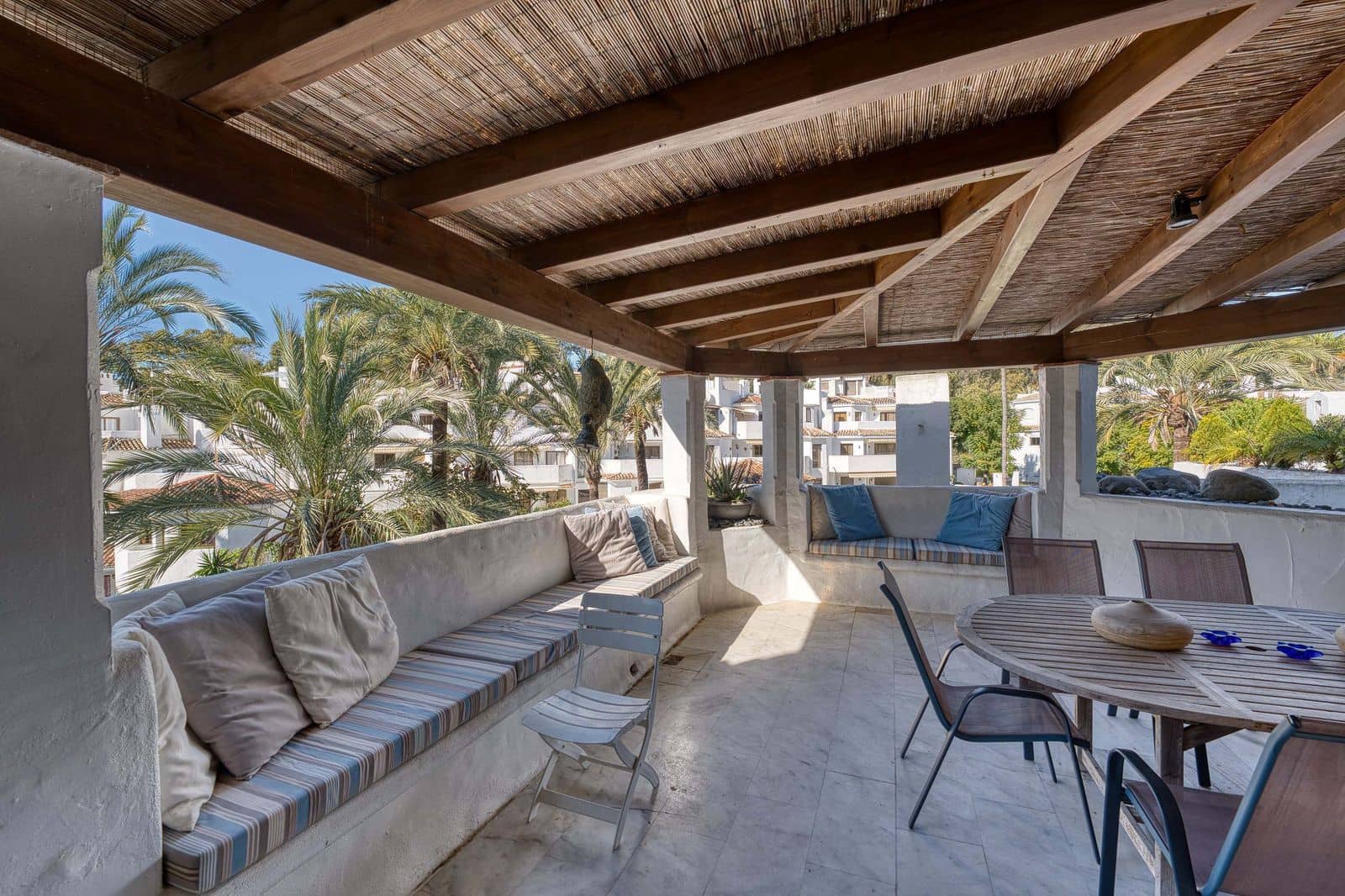 2 soveværelse Strandlejlighed til salg i Elviria med swimmingpool garage - € 520.000 (Ref: 8973784)