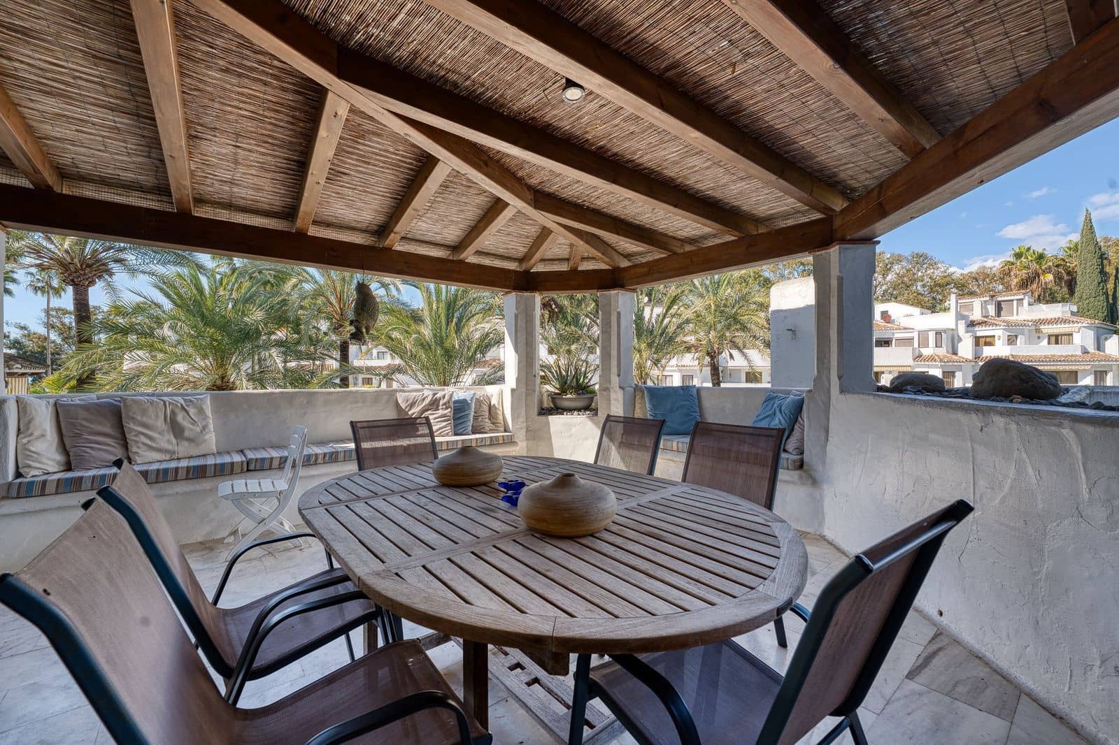 2 soveværelse Strandlejlighed til salg i Elviria med swimmingpool garage - € 520.000 (Ref: 8973784)