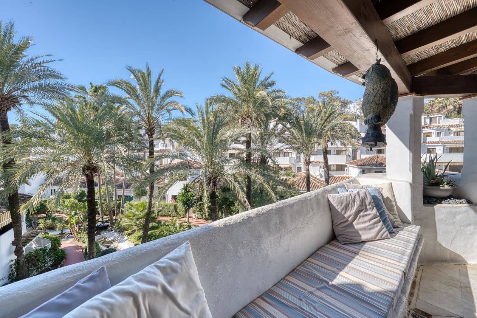 2 soveværelse Strandlejlighed til salg i Elviria med swimmingpool garage - € 520.000 (Ref: 8973784)