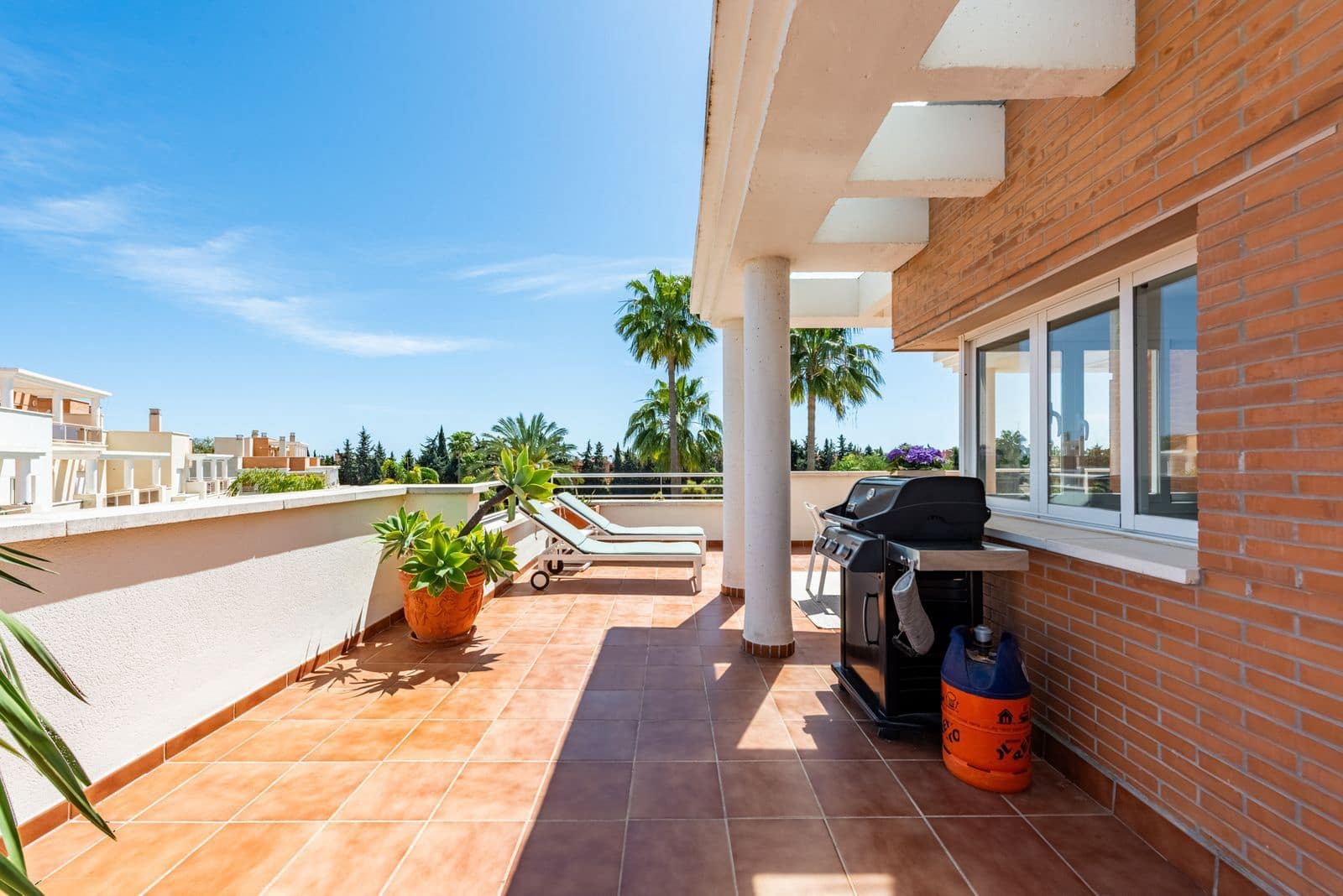 4 Zimmer Penthouse zu verkaufen in Estepona mit Pool Garage - 559.000 € (Ref: 8997372)