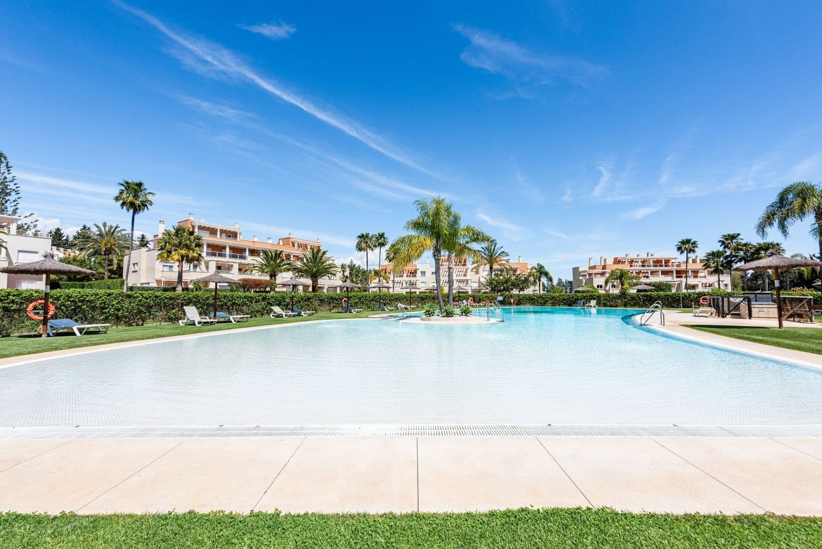 4 Zimmer Penthouse zu verkaufen in Estepona mit Pool Garage - 559.000 € (Ref: 8997372)