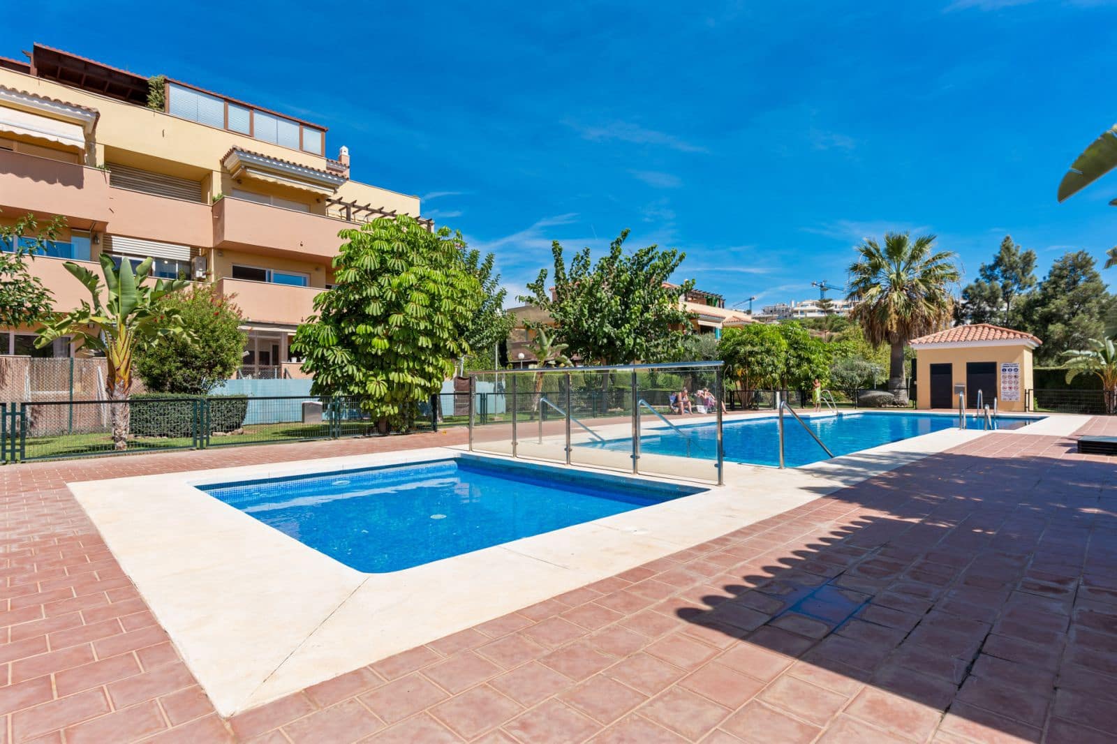 2 soveværelse Lejlighed til salg i La Cala de Mijas med swimmingpool garage - € 399.000 (Ref: 8997660)
