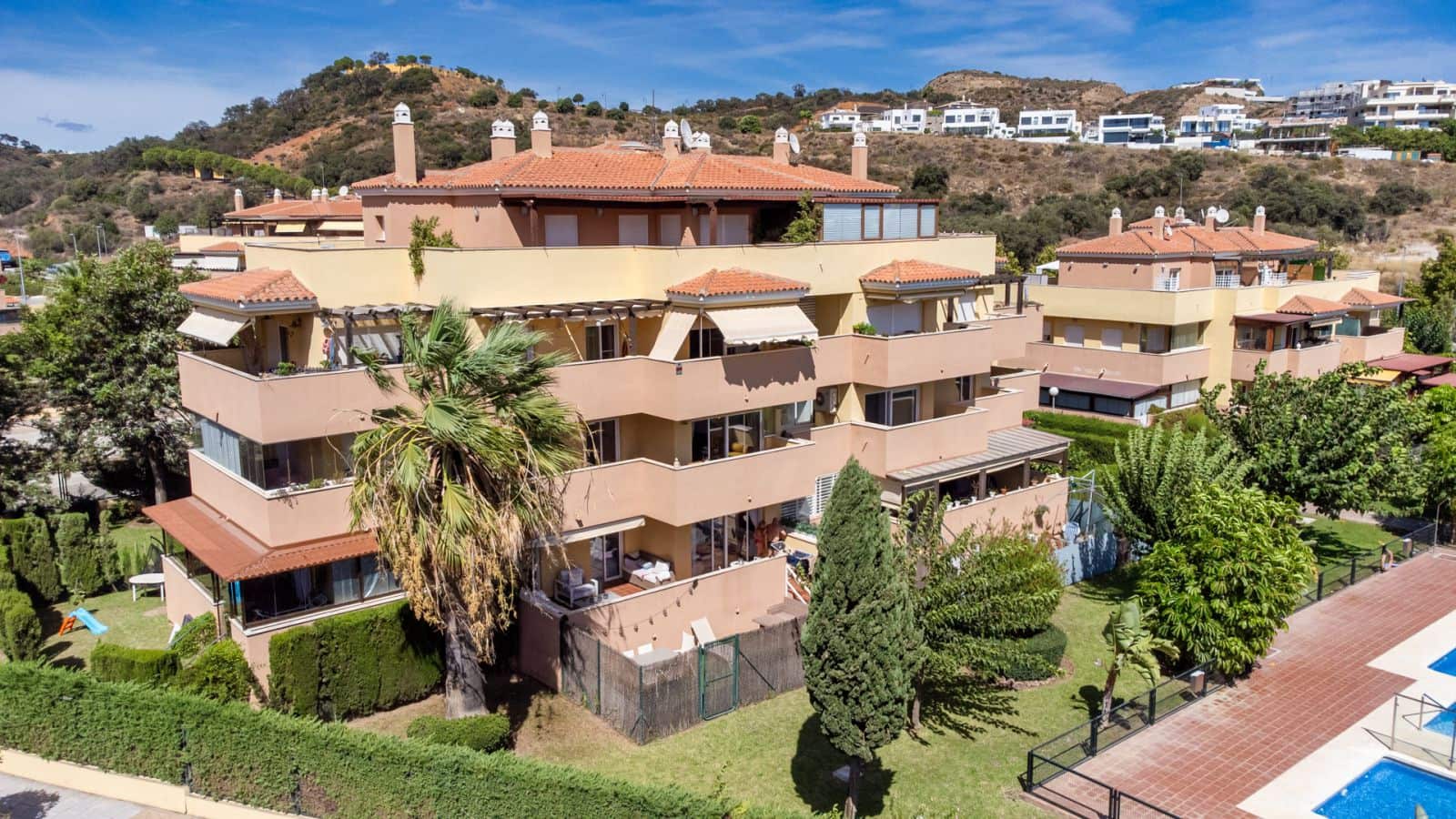2 soveværelse Lejlighed til salg i La Cala de Mijas med swimmingpool garage - € 399.000 (Ref: 8997660)