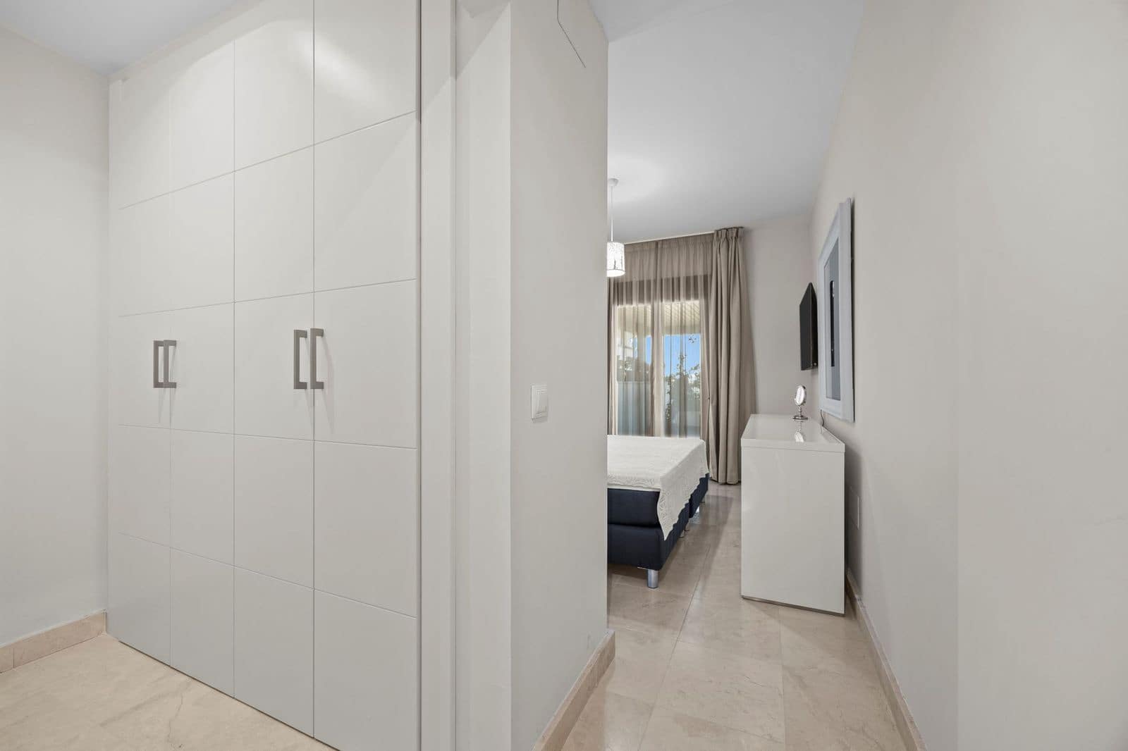 2 soveværelse Lejlighed til salg i Los Flamingos med swimmingpool garage - € 495.000 (Ref: 9004157)