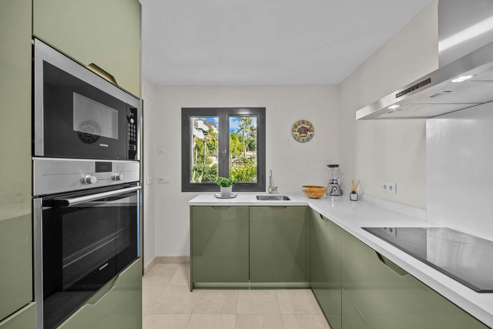 2 soveværelse Lejlighed til salg i Los Flamingos med swimmingpool garage - € 495.000 (Ref: 9004157)