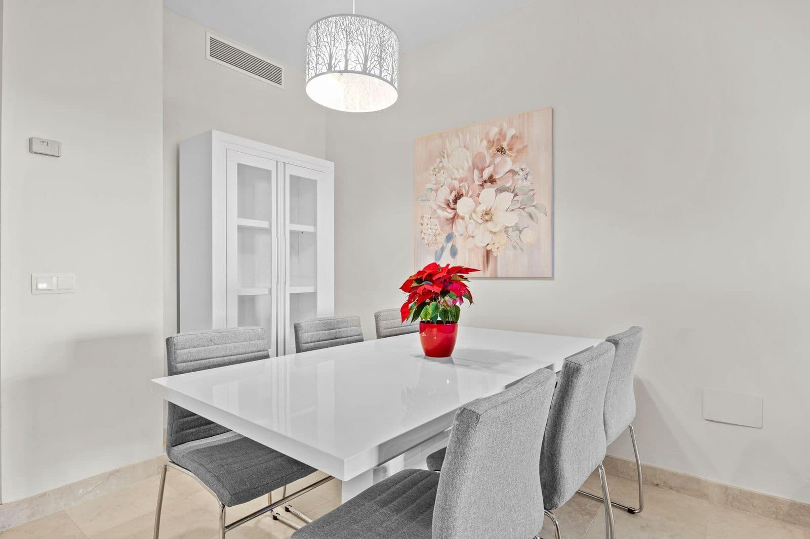 2 soveværelse Lejlighed til salg i Los Flamingos med swimmingpool garage - € 495.000 (Ref: 9004157)