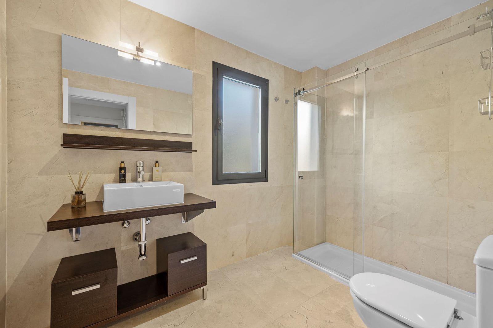 2 soveværelse Lejlighed til salg i Los Flamingos med swimmingpool garage - € 495.000 (Ref: 9004157)