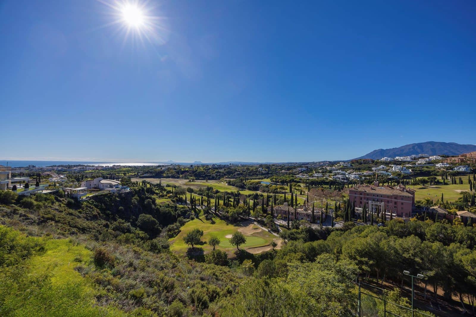 2 soveværelse Lejlighed til salg i Los Flamingos med swimmingpool garage - € 495.000 (Ref: 9004157)