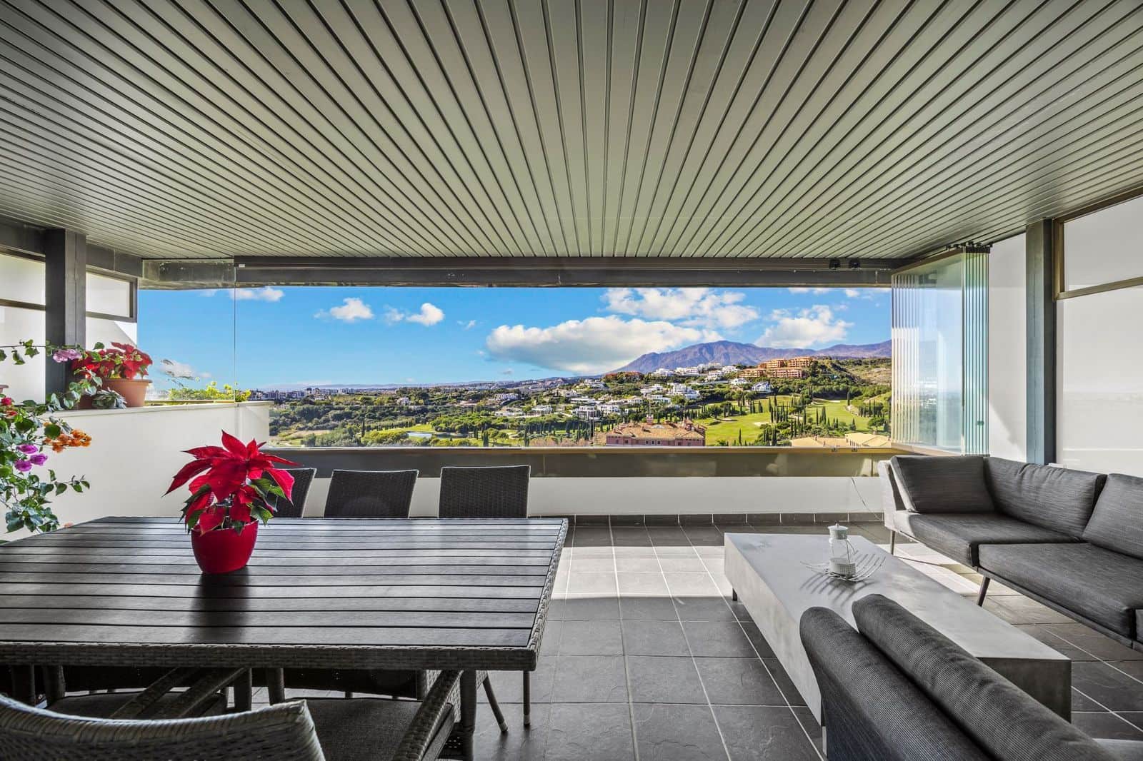 2 soveværelse Lejlighed til salg i Los Flamingos med swimmingpool garage - € 495.000 (Ref: 9004157)