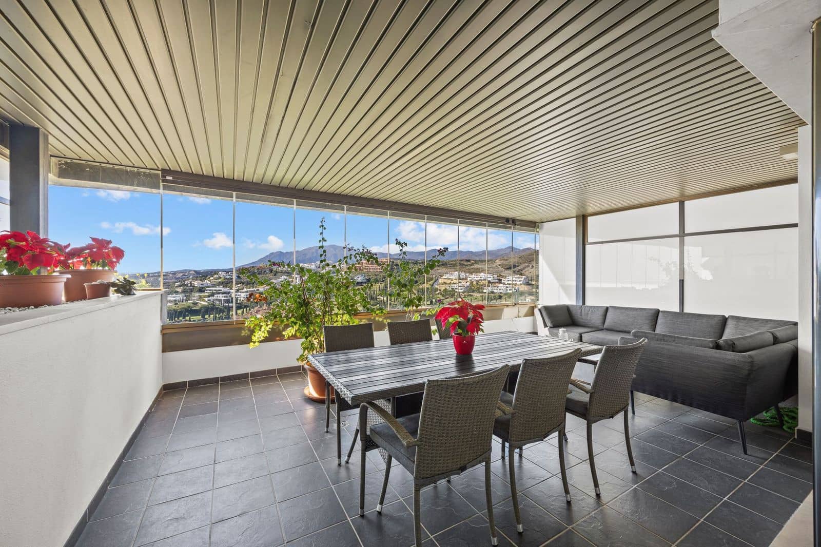 2 soveværelse Lejlighed til salg i Los Flamingos med swimmingpool garage - € 495.000 (Ref: 9004157)