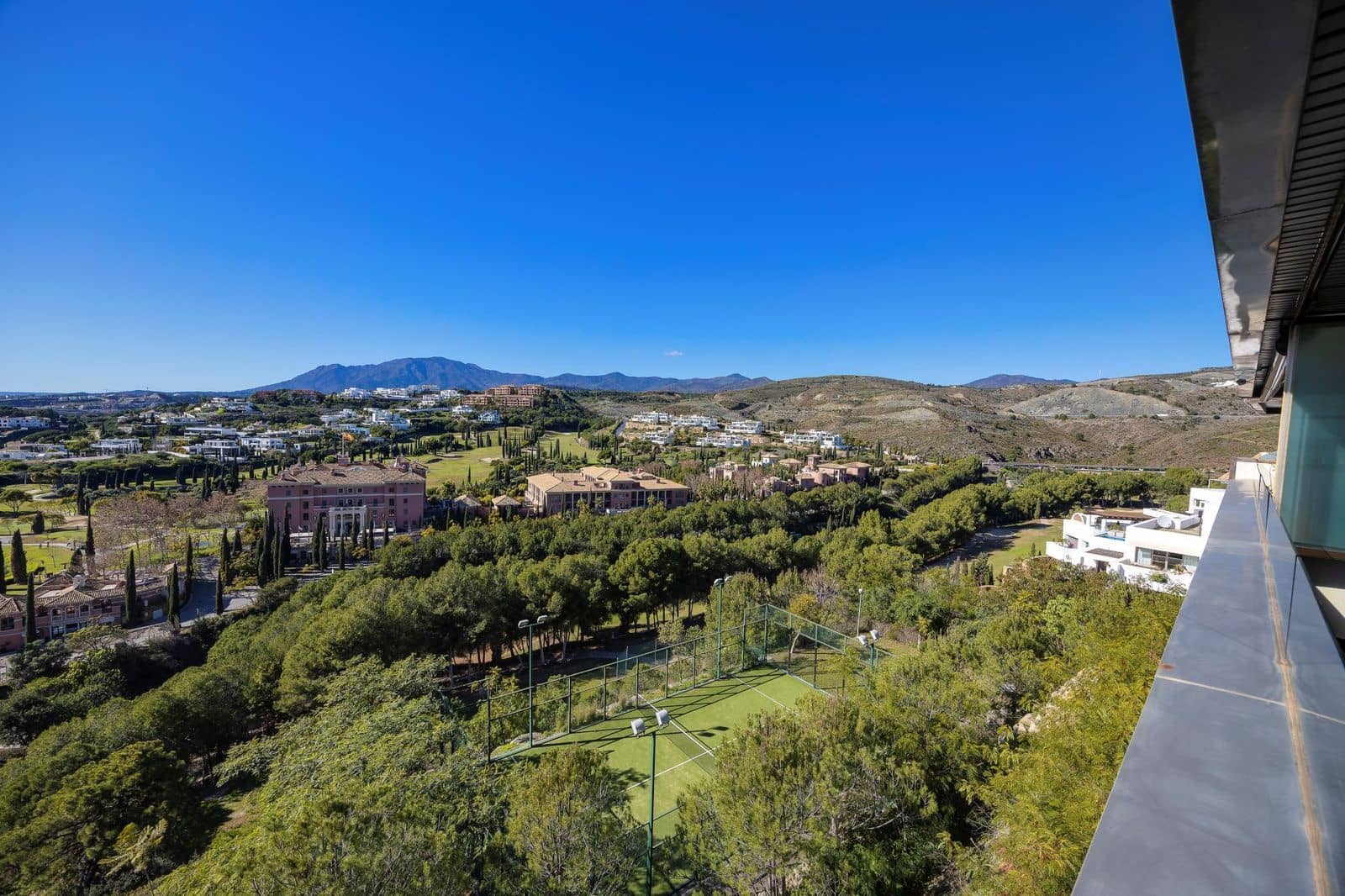 2 soveværelse Lejlighed til salg i Los Flamingos med swimmingpool garage - € 495.000 (Ref: 9004157)