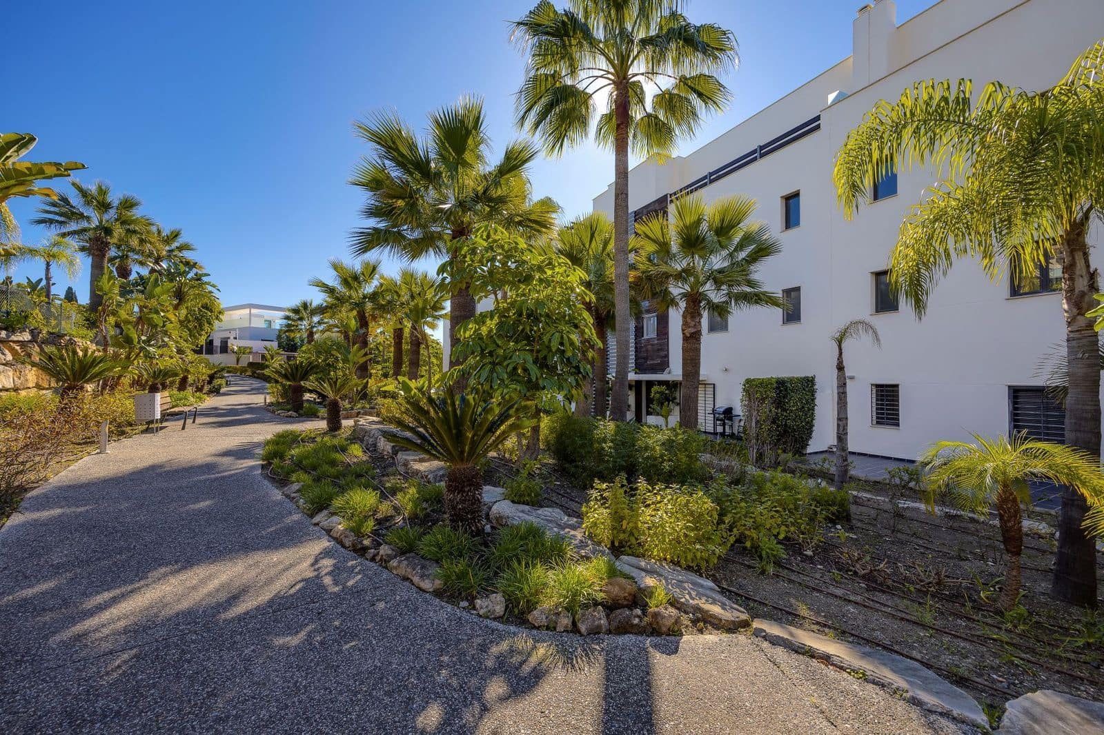 2 soveværelse Lejlighed til salg i Los Flamingos med swimmingpool garage - € 495.000 (Ref: 9004157)