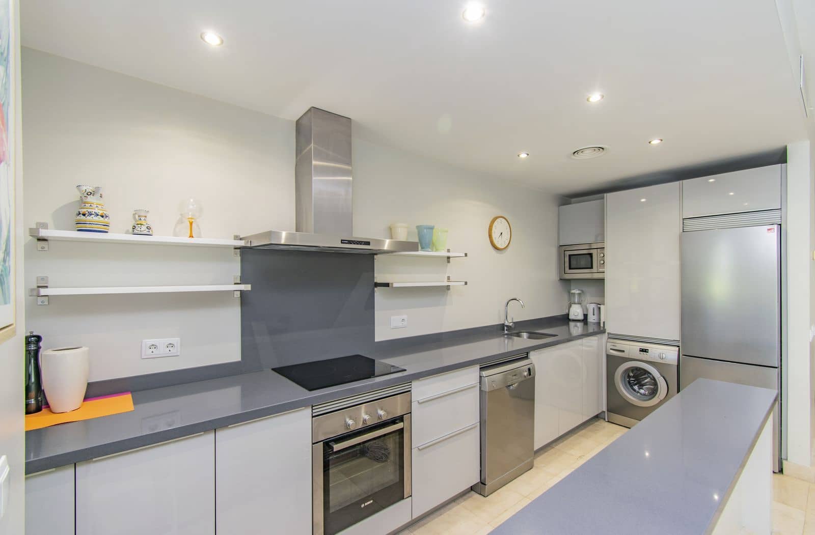 2 soveværelse Lejlighed til salg i Los Flamingos med swimmingpool garage - € 419.000 (Ref: 9004158)