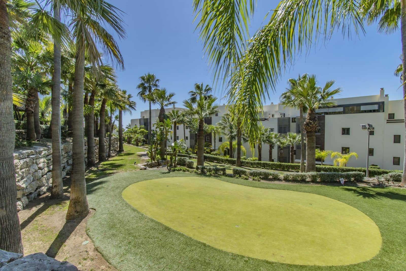 2 soveværelse Lejlighed til salg i Los Flamingos med swimmingpool garage - € 419.000 (Ref: 9004158)