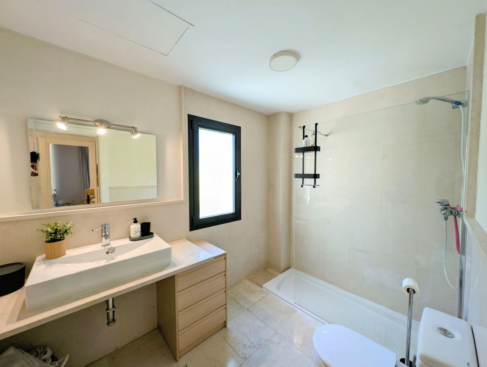 2 soveværelse Lejlighed til salg i Los Flamingos med swimmingpool garage - € 475.000 (Ref: 9005855)