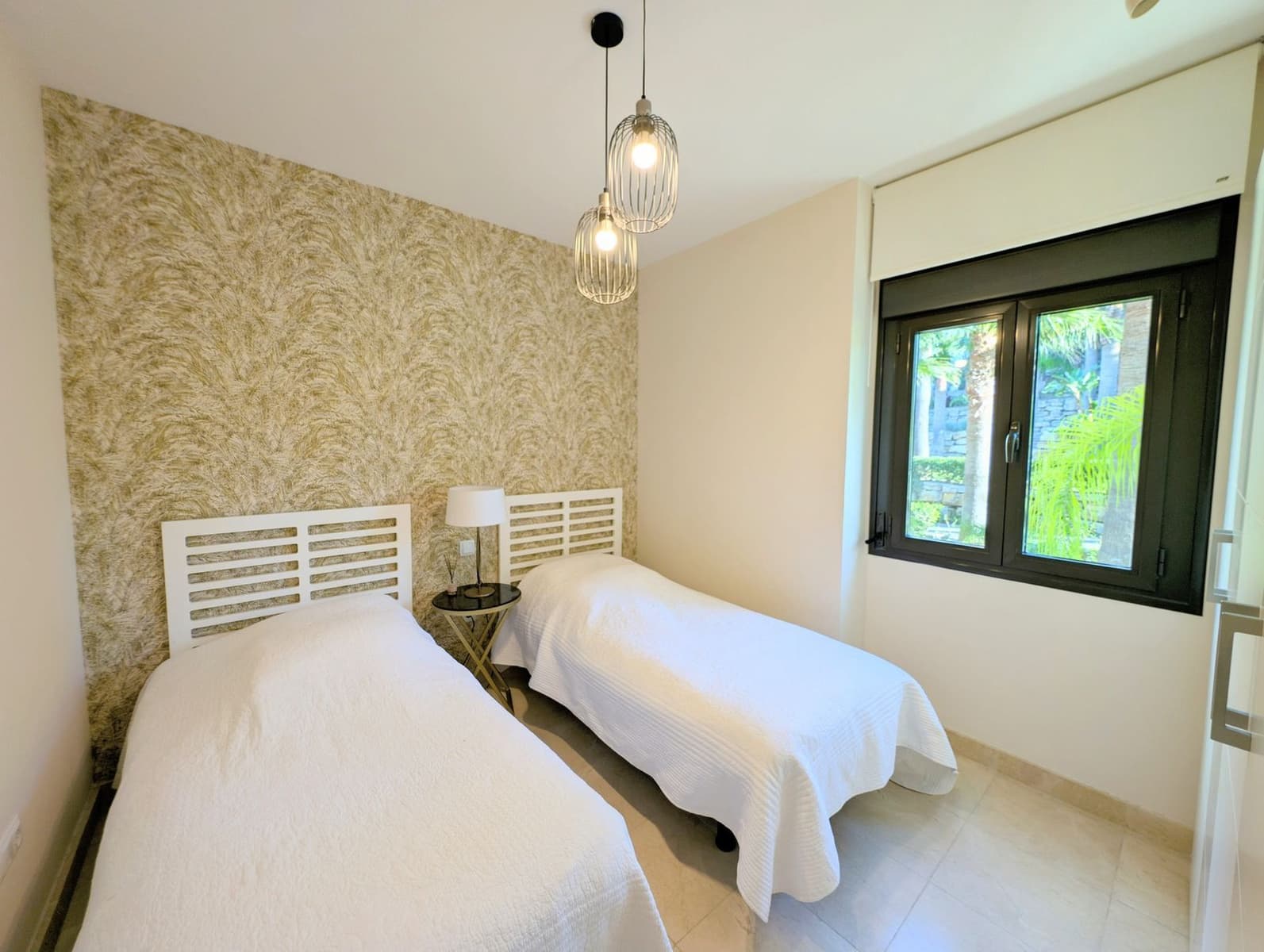 2 soveværelse Lejlighed til salg i Los Flamingos med swimmingpool garage - € 475.000 (Ref: 9005855)