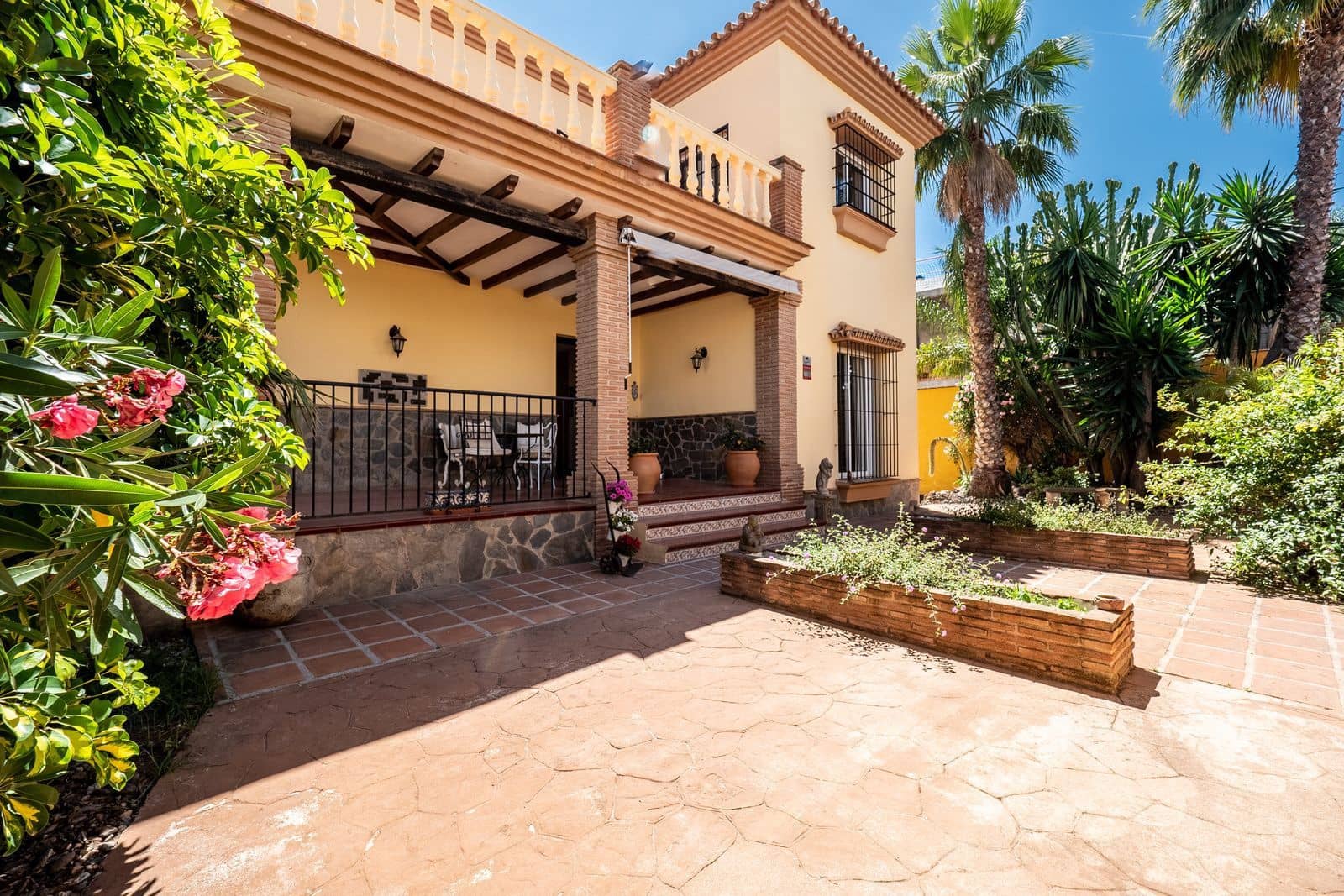 5 soveværelse Villa til salg i Alhaurin el Grande med swimmingpool garage - € 749.000 (Ref: 9015517)