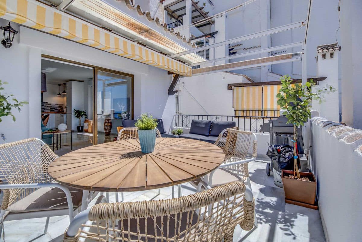 2 soverom Leilighet til salgs i Calahonda med svømmebasseng garasje - € 349 000 (Ref: 9015641)