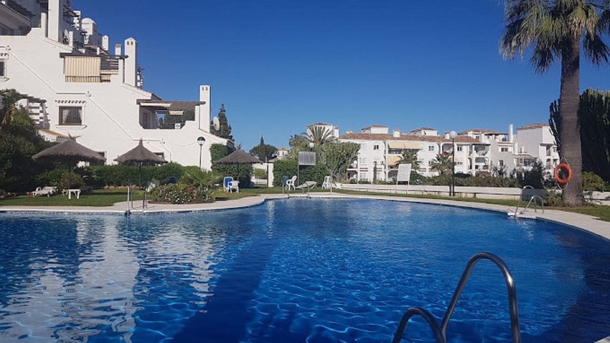 2 soverom Leilighet til salgs i Calahonda med svømmebasseng garasje - € 349 000 (Ref: 9015641)