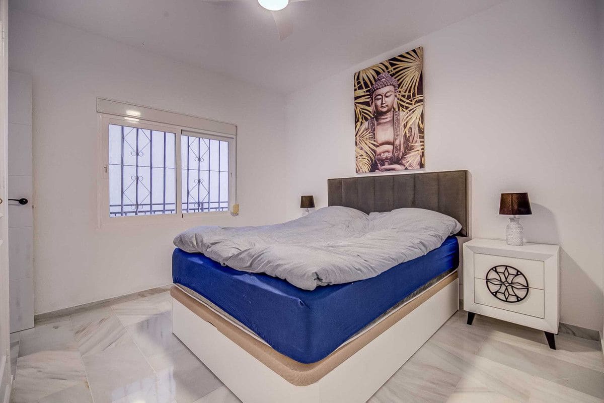 2 soverom Leilighet til salgs i Calahonda med svømmebasseng garasje - € 349 000 (Ref: 9015641)