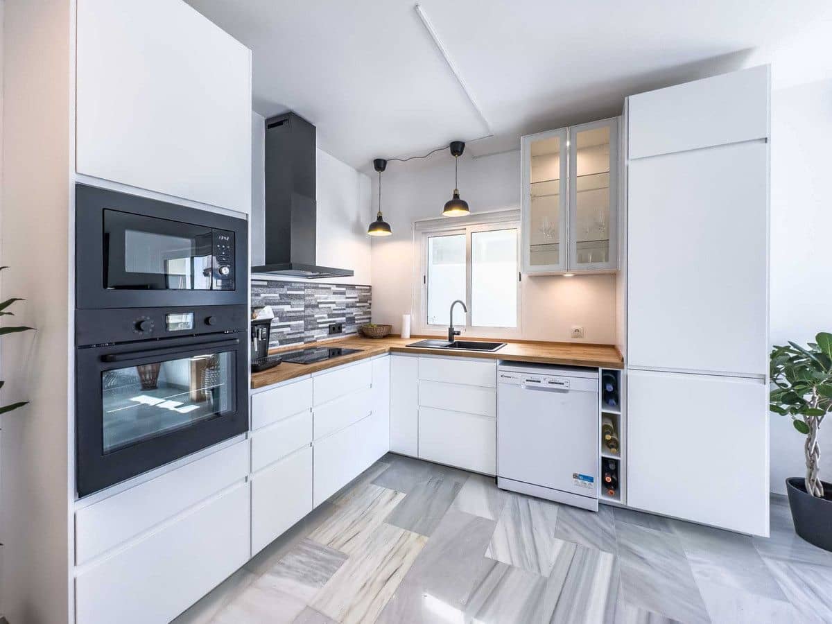 2 soverom Leilighet til salgs i Calahonda med svømmebasseng garasje - € 349 000 (Ref: 9015641)