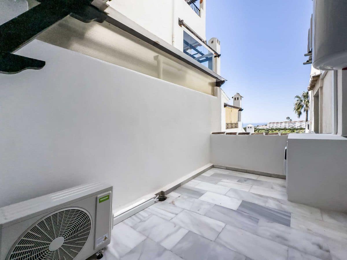 2 soverom Leilighet til salgs i Calahonda med svømmebasseng garasje - € 349 000 (Ref: 9015641)