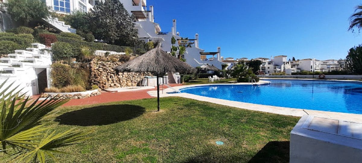 2 soverom Leilighet til salgs i Calahonda med svømmebasseng garasje - € 349 000 (Ref: 9015641)