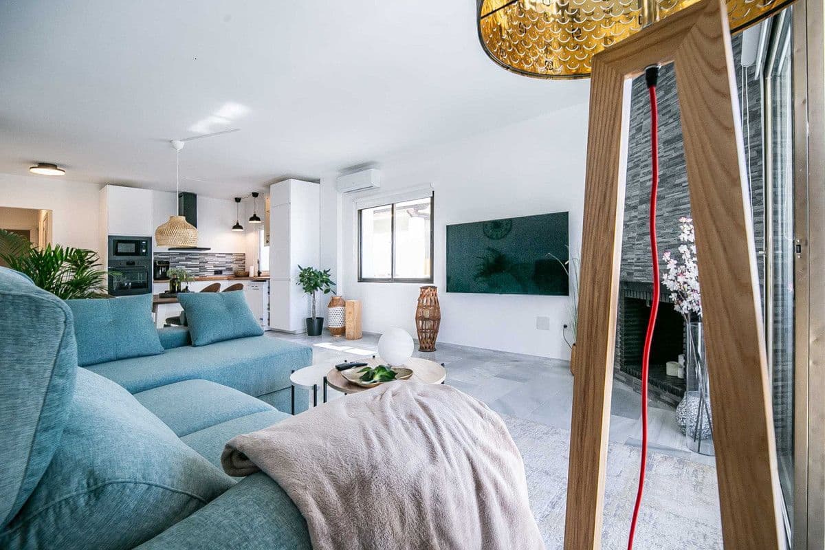 2 soverom Leilighet til salgs i Calahonda med svømmebasseng garasje - € 349 000 (Ref: 9015641)