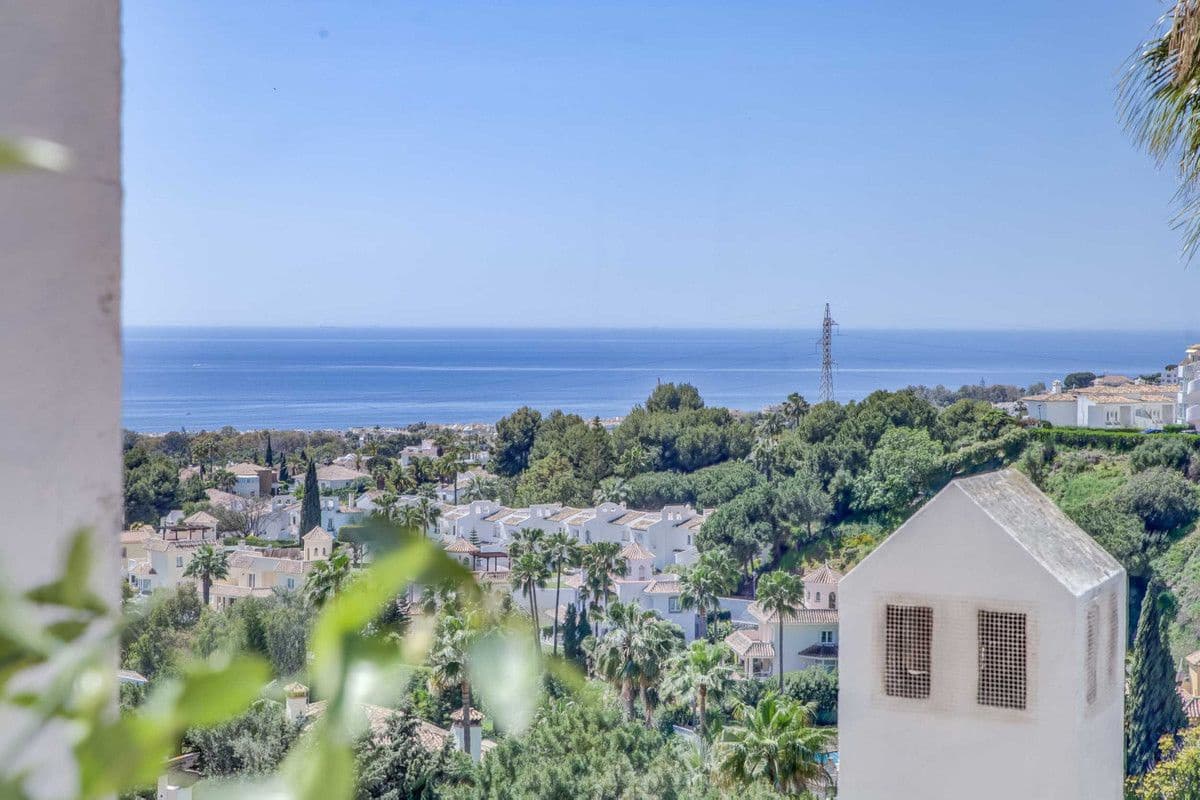 2 soverom Leilighet til salgs i Calahonda med svømmebasseng garasje - € 349 000 (Ref: 9015641)