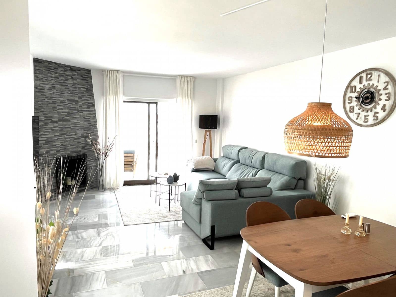 2 soverom Leilighet til salgs i Calahonda med svømmebasseng garasje - € 349 000 (Ref: 9015641)