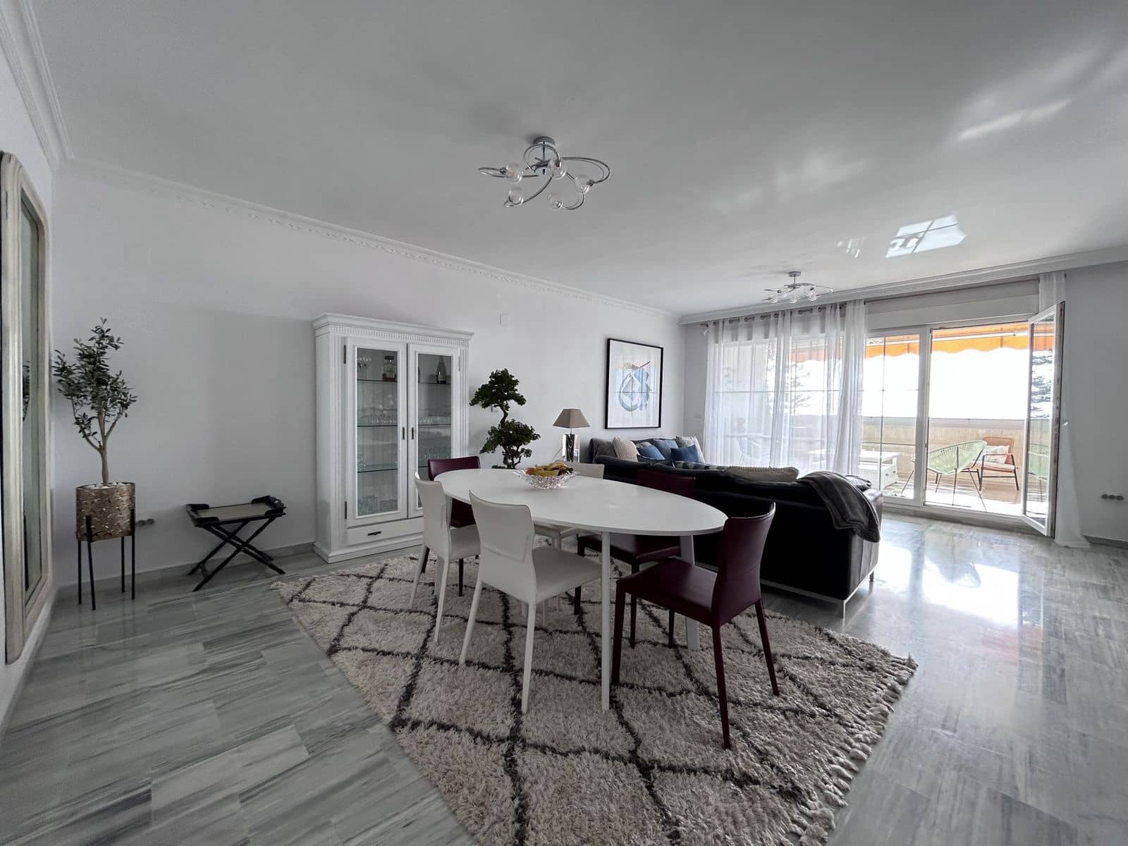 3 soveværelse Lejlighed til salg i Cabopino med swimmingpool garage - € 550.000 (Ref: 9021896)