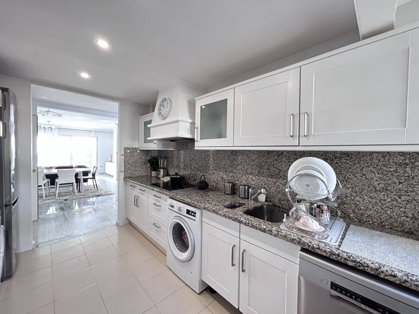 3 soveværelse Lejlighed til salg i Cabopino med swimmingpool garage - € 550.000 (Ref: 9021896)