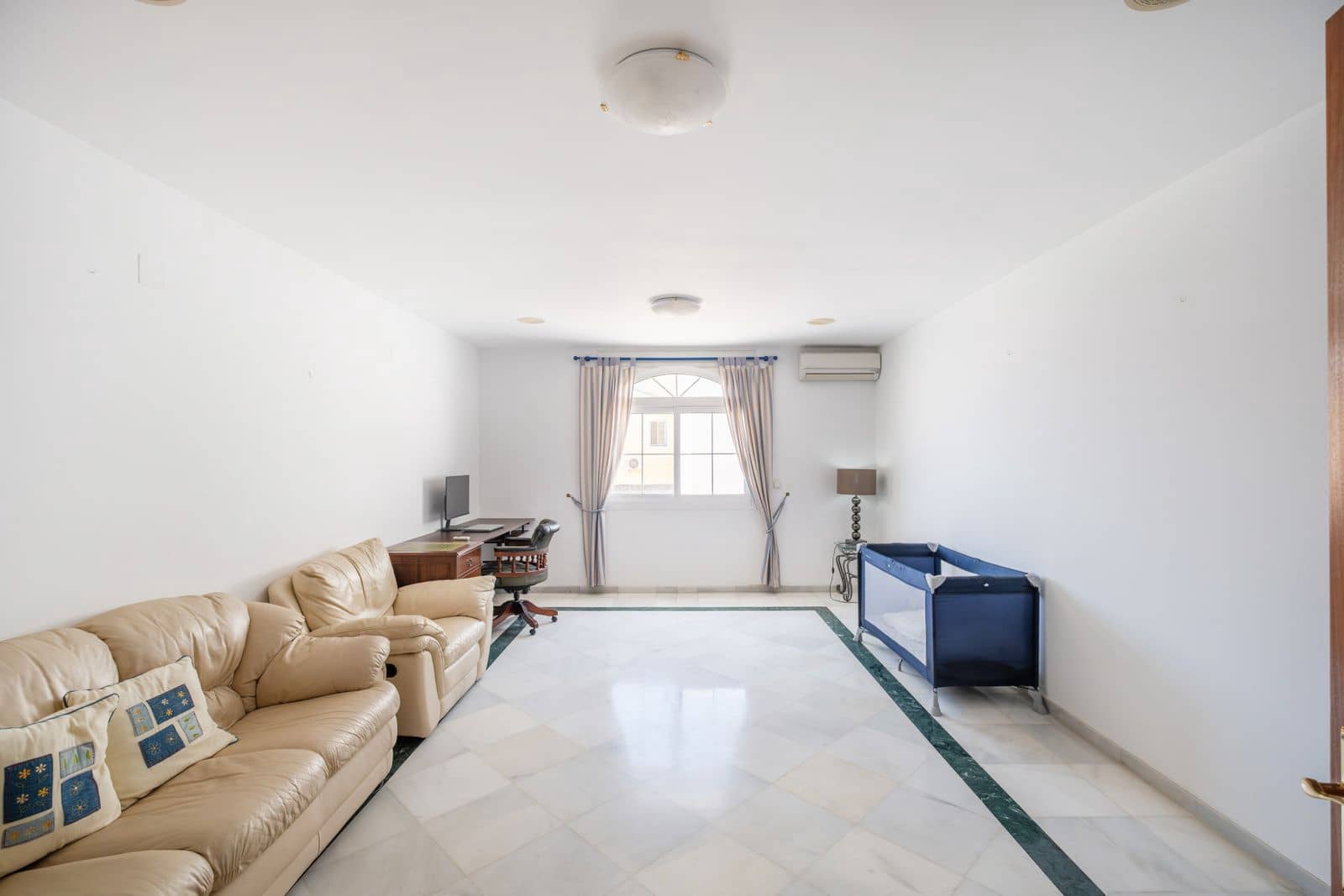 5 soveværelse Villa til salg i Benalmadena Costa med swimmingpool garage - € 1.500.000 (Ref: 9022000)