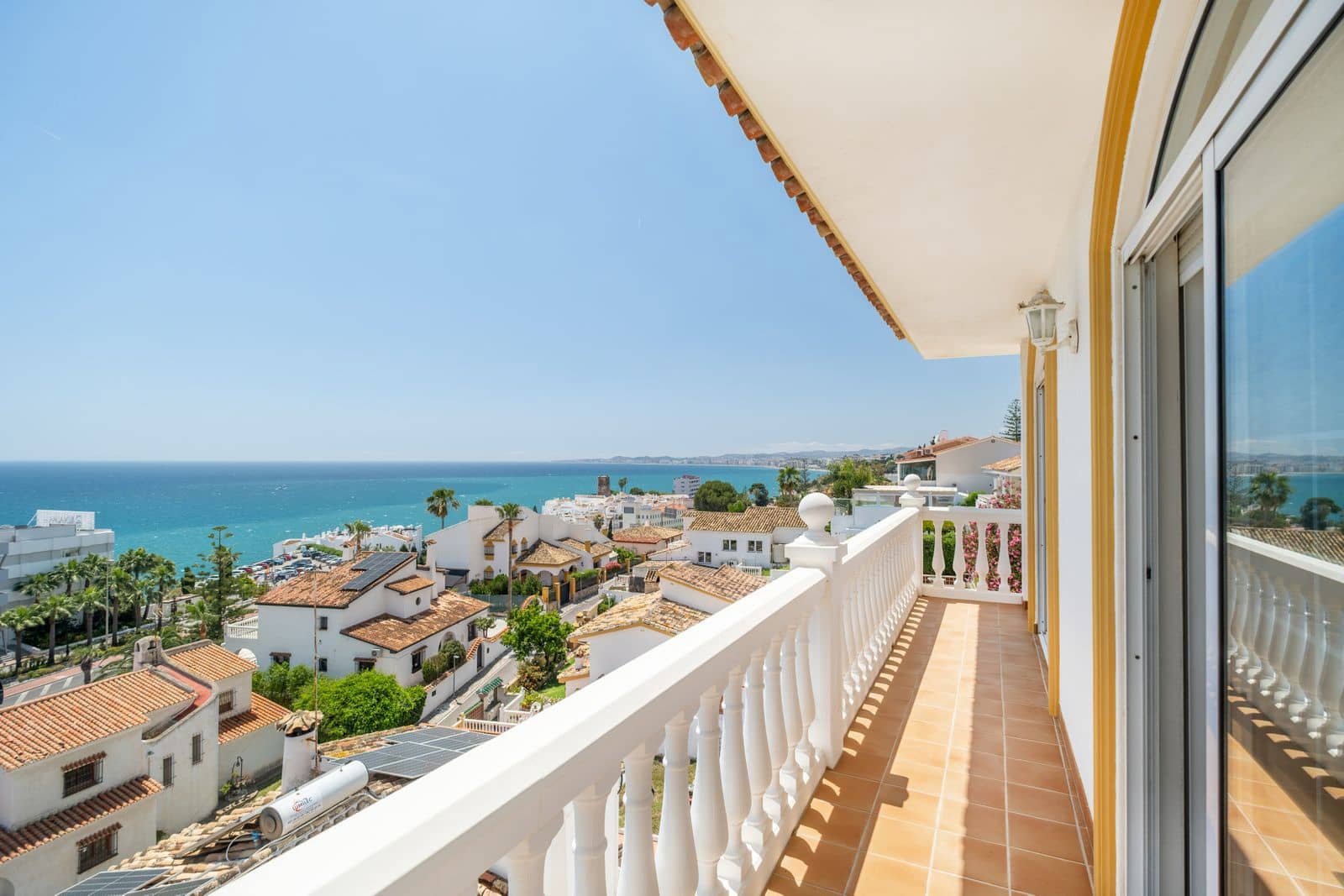 5 soveværelse Villa til salg i Benalmadena Costa med swimmingpool garage - € 1.500.000 (Ref: 9022000)