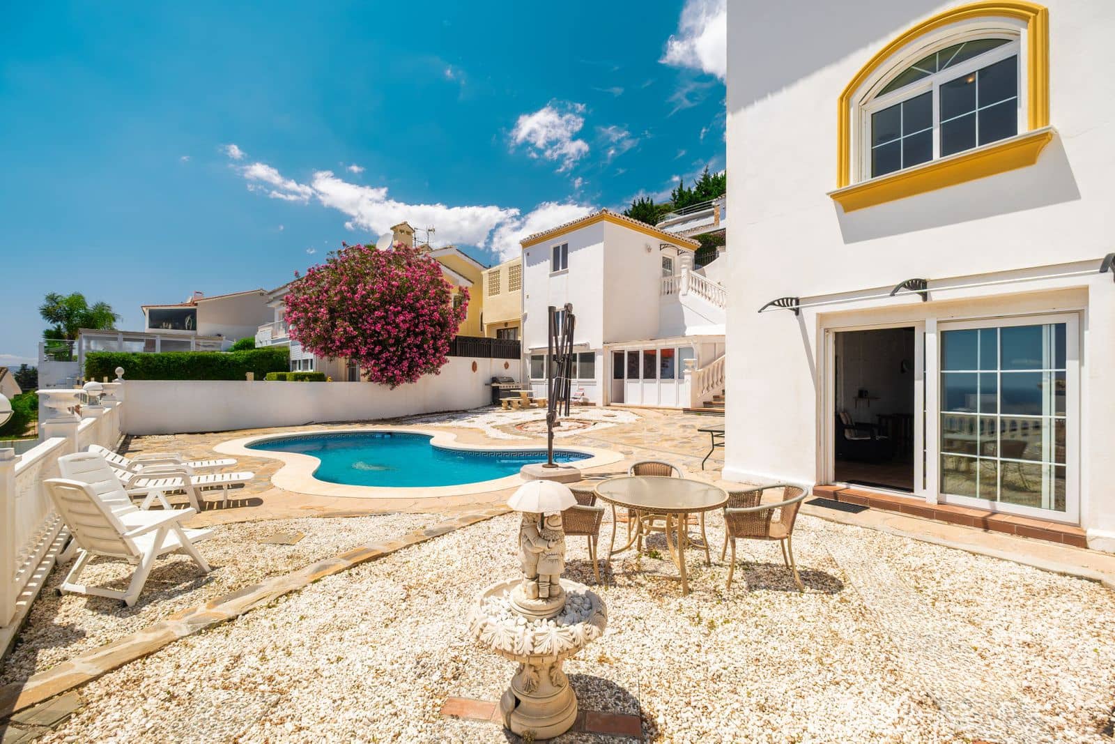 5 soveværelse Villa til salg i Benalmadena Costa med swimmingpool garage - € 1.500.000 (Ref: 9022000)
