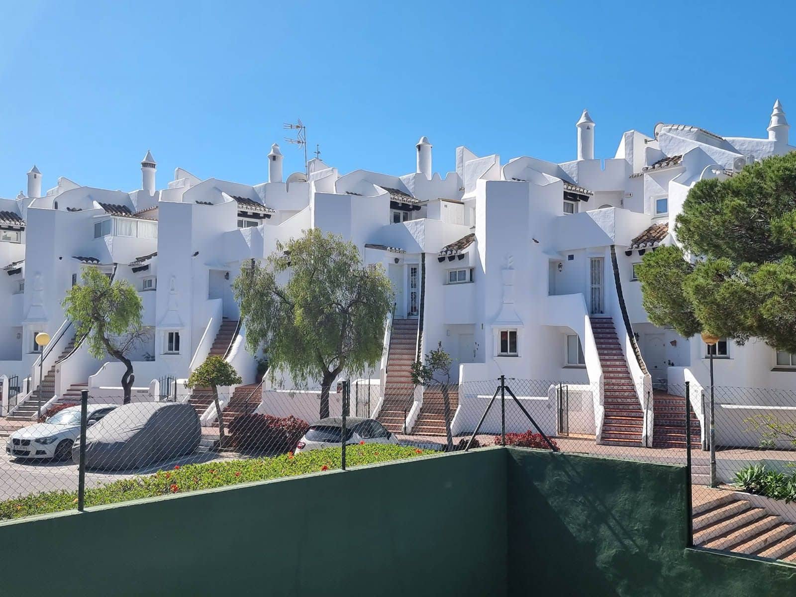 2 soverom Leilighet til salgs i Calahonda med svømmebasseng garasje - € 295 000 (Ref: 9025252)