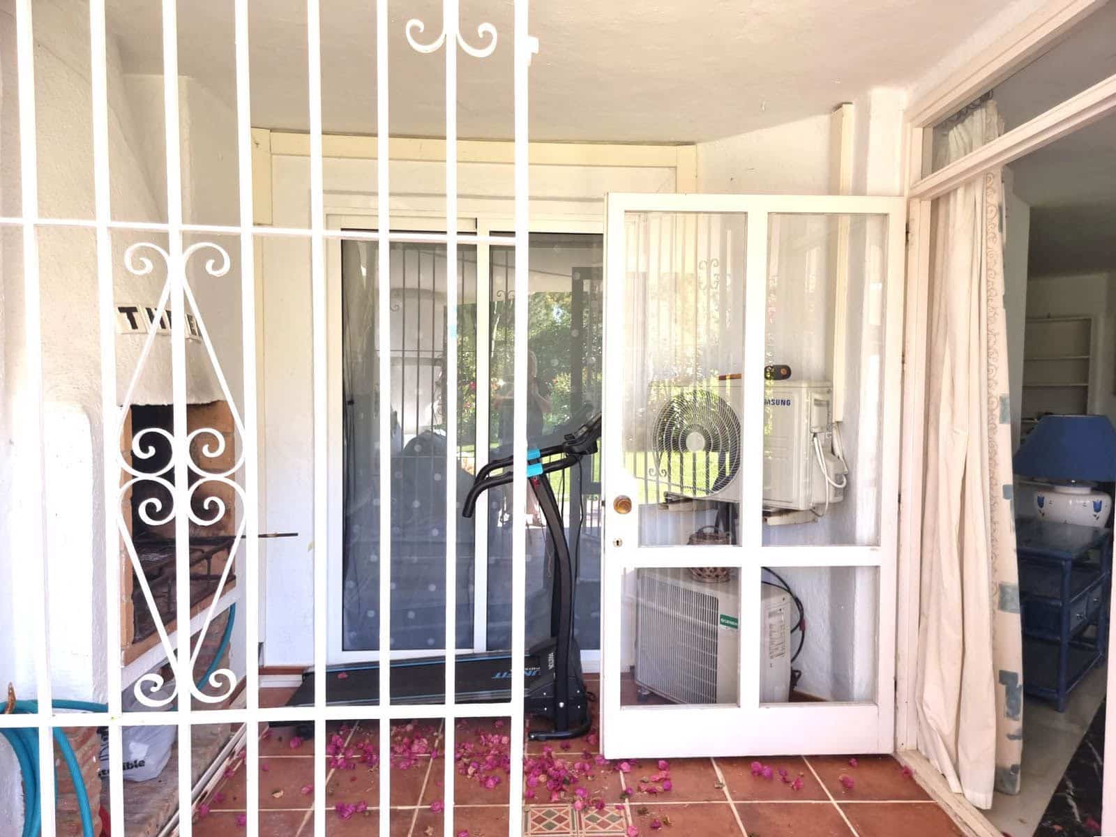 2 soverom Leilighet til salgs i Calahonda med svømmebasseng garasje - € 295 000 (Ref: 9025252)