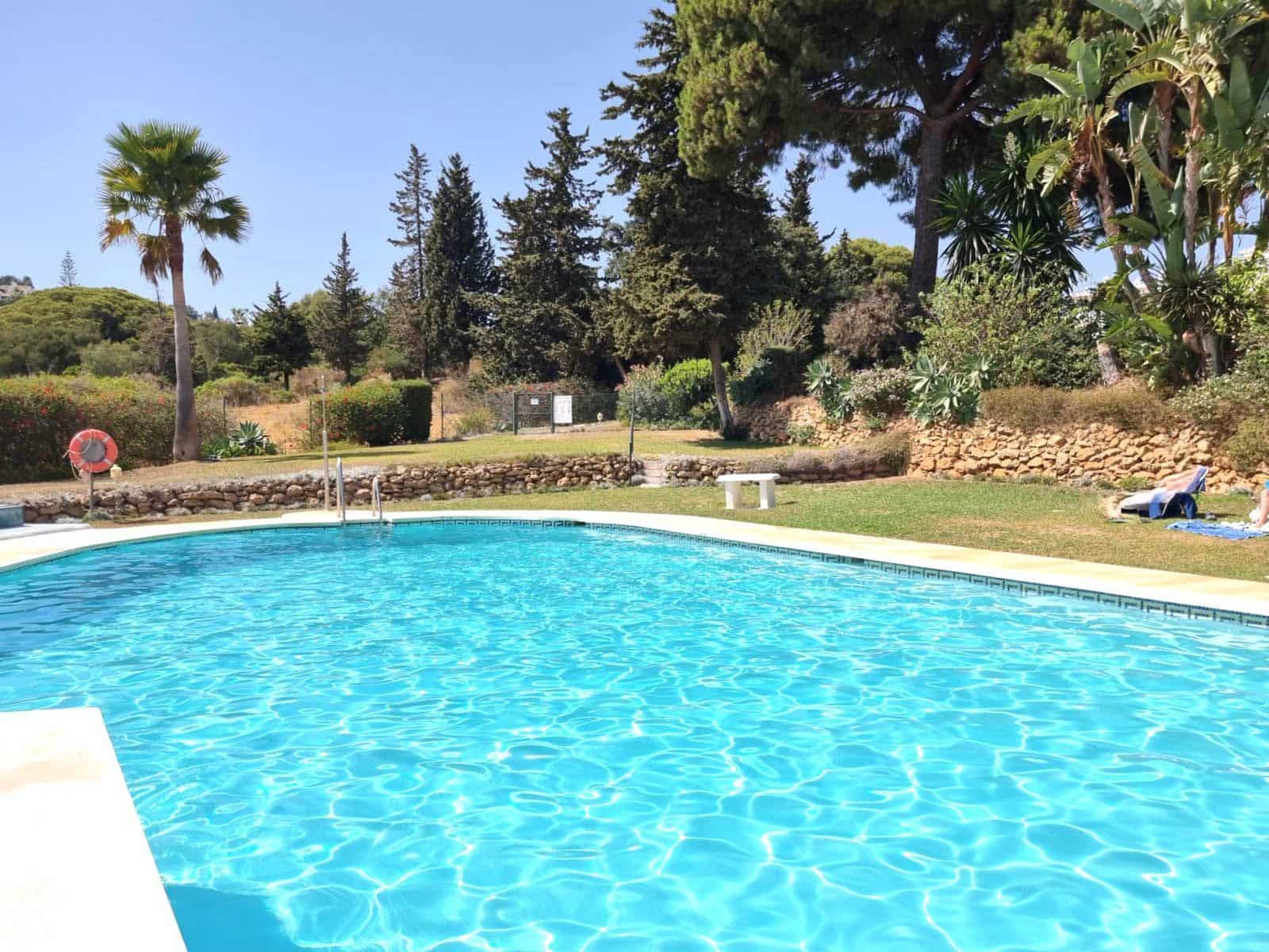 2 soverom Leilighet til salgs i Calahonda med svømmebasseng garasje - € 295 000 (Ref: 9025252)