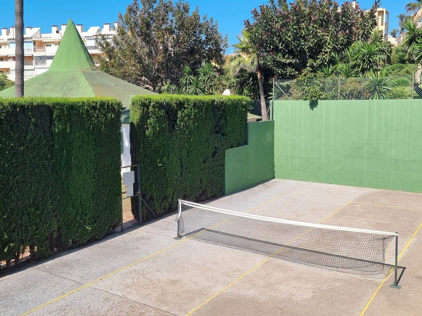 2 soverom Leilighet til salgs i Calahonda med svømmebasseng garasje - € 295 000 (Ref: 9025252)