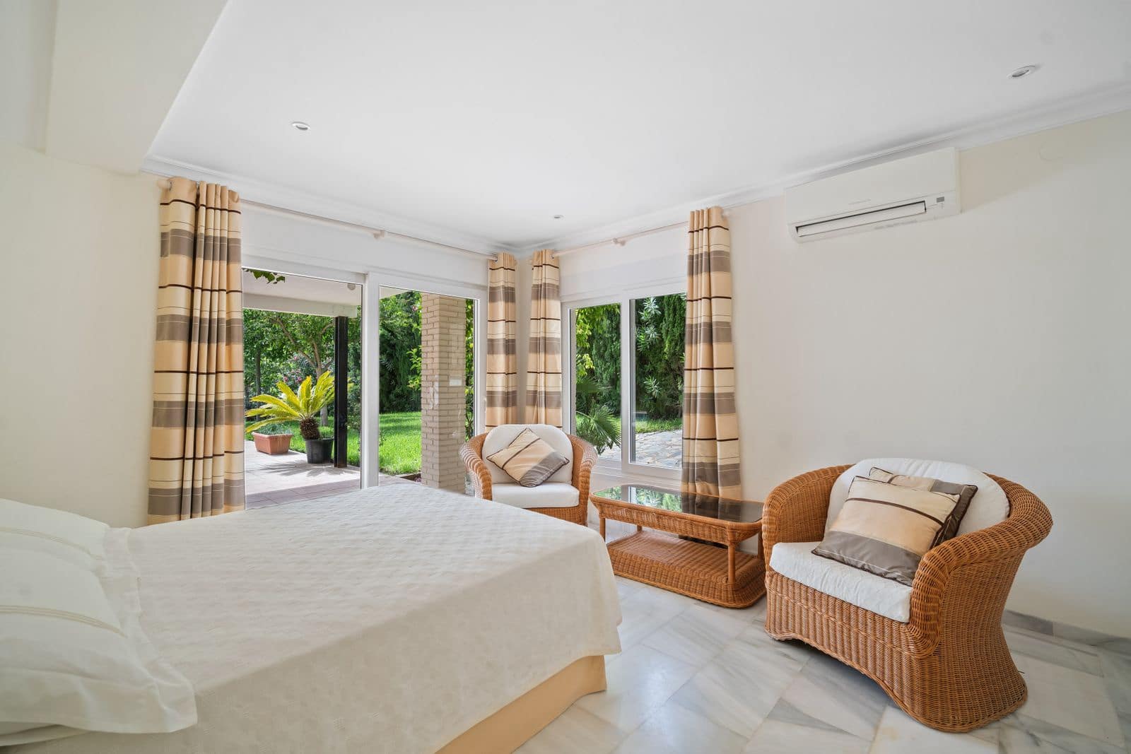 4 soveværelse Villa til salg i Guadalmina med swimmingpool garage - € 1.950.000 (Ref: 9027297)