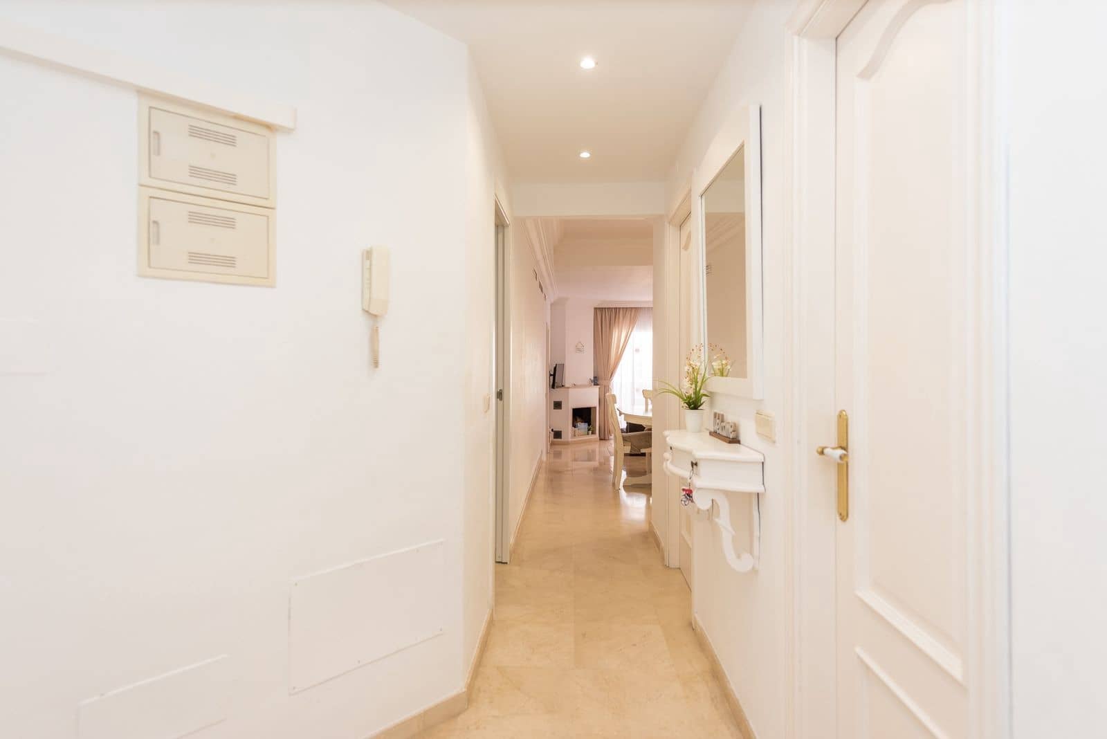 3 soveværelse Strandlejlighed til salg i Marbesa med swimmingpool garage - € 375.000 (Ref: 9049611)