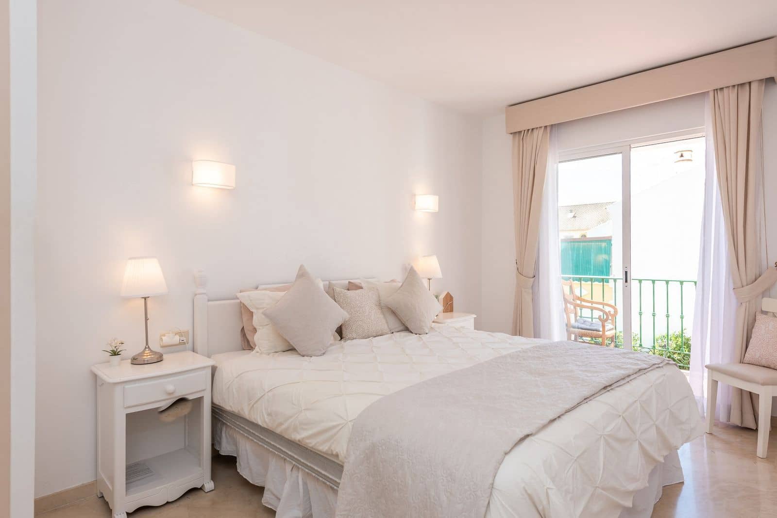 3 soveværelse Strandlejlighed til salg i Marbesa med swimmingpool garage - € 375.000 (Ref: 9049611)