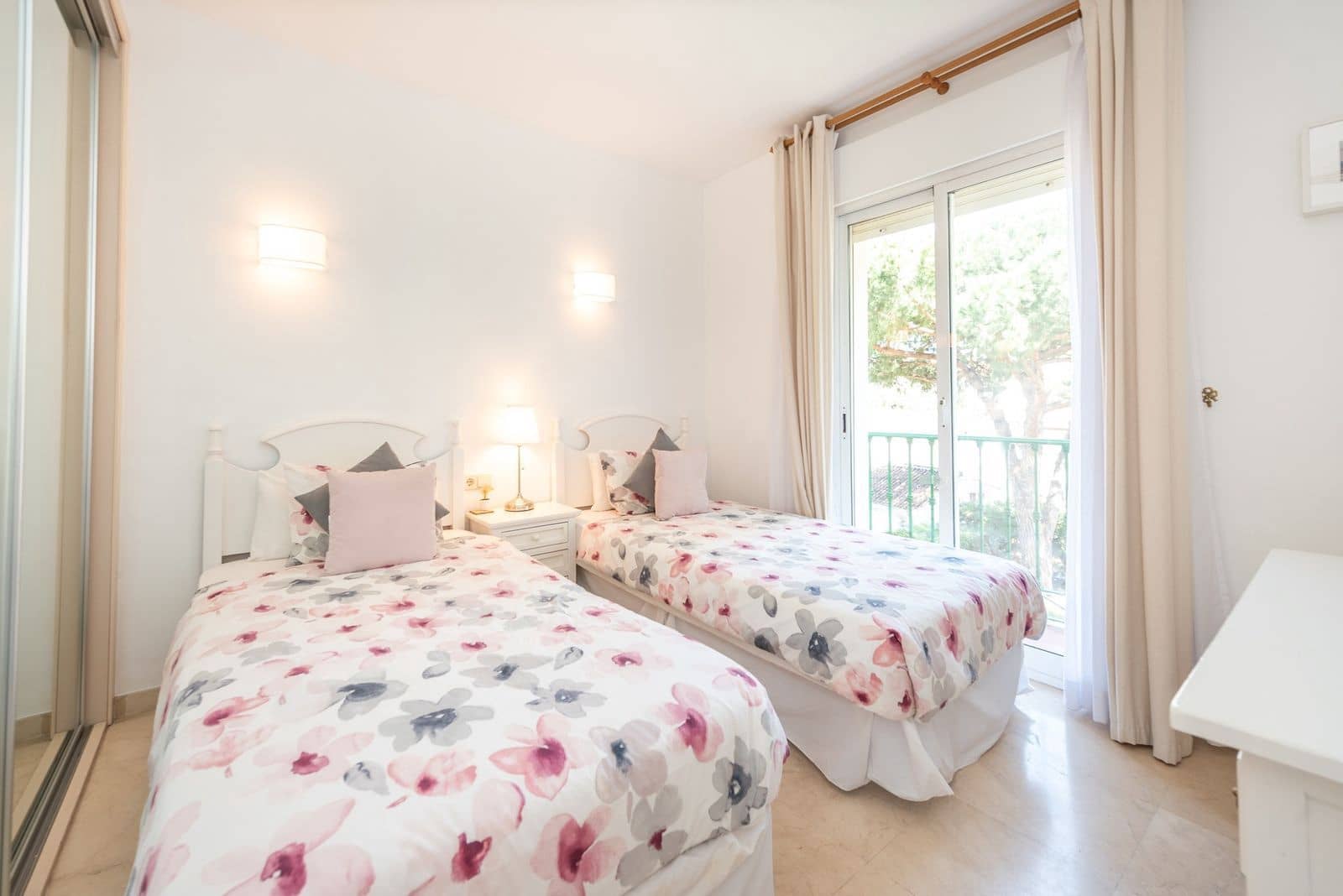 3 soveværelse Strandlejlighed til salg i Marbesa med swimmingpool garage - € 375.000 (Ref: 9049611)